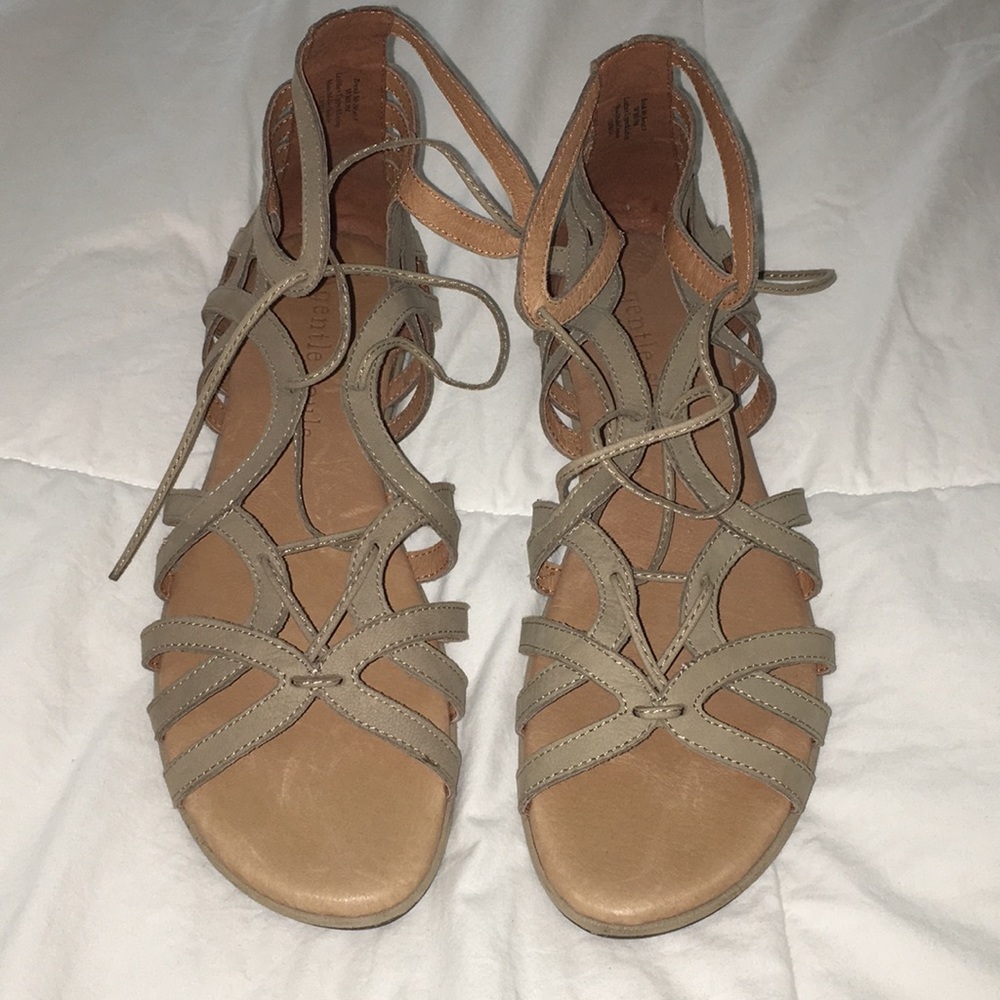 Gentle souls flats